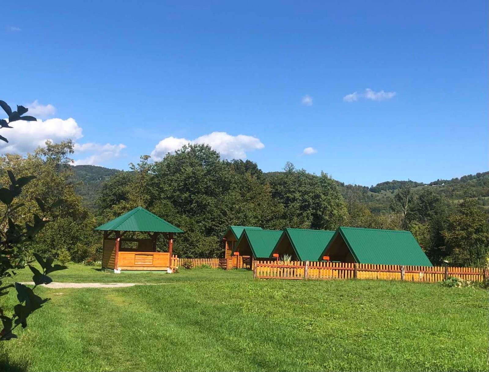 Konaci Oceva Zemlja Bungalovi Konaci Oceva Zemlja Vikendica Мойковац Екстер'єр фото