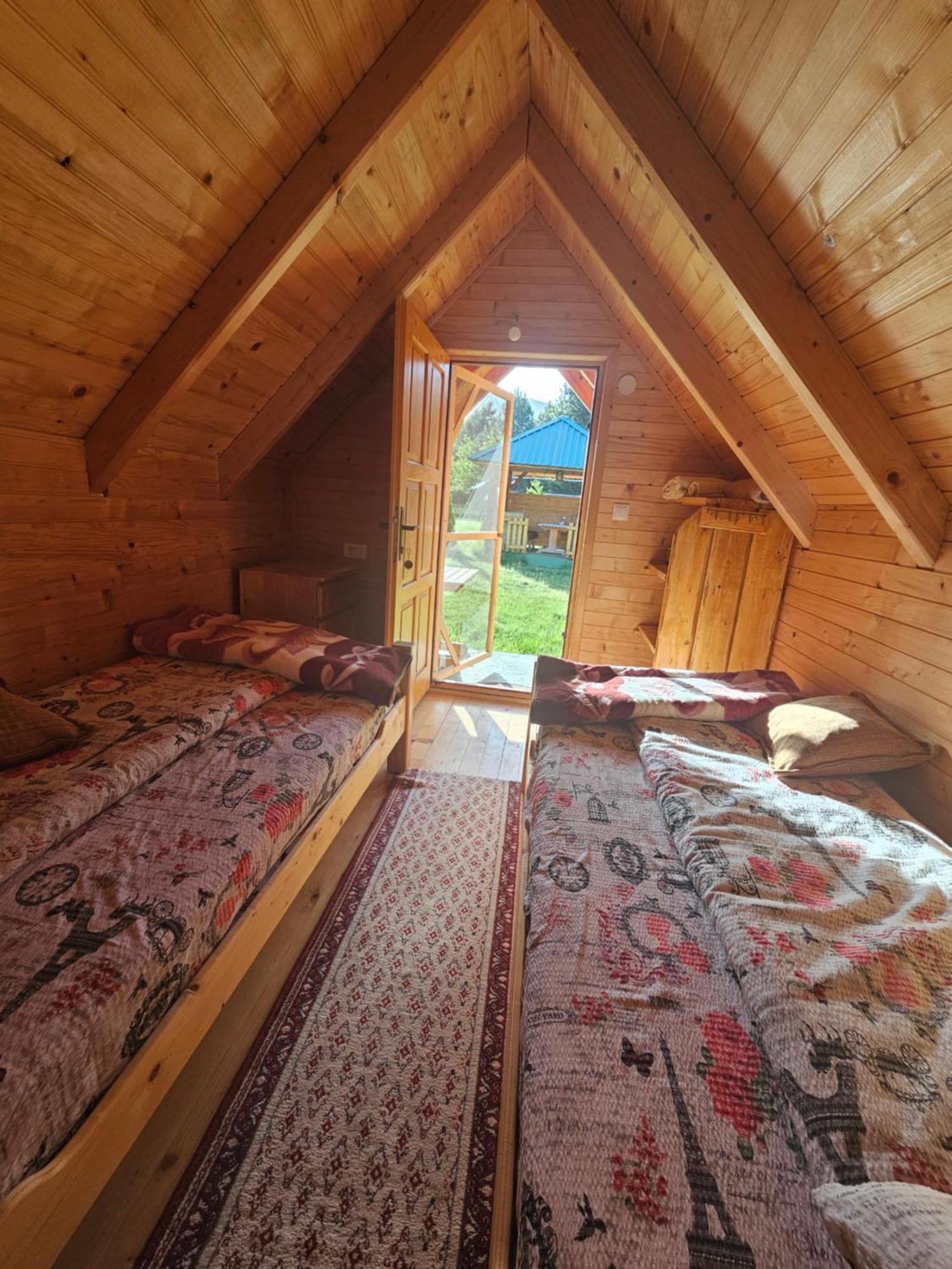 Konaci Oceva Zemlja Bungalovi Konaci Oceva Zemlja Vikendica Мойковац Екстер'єр фото