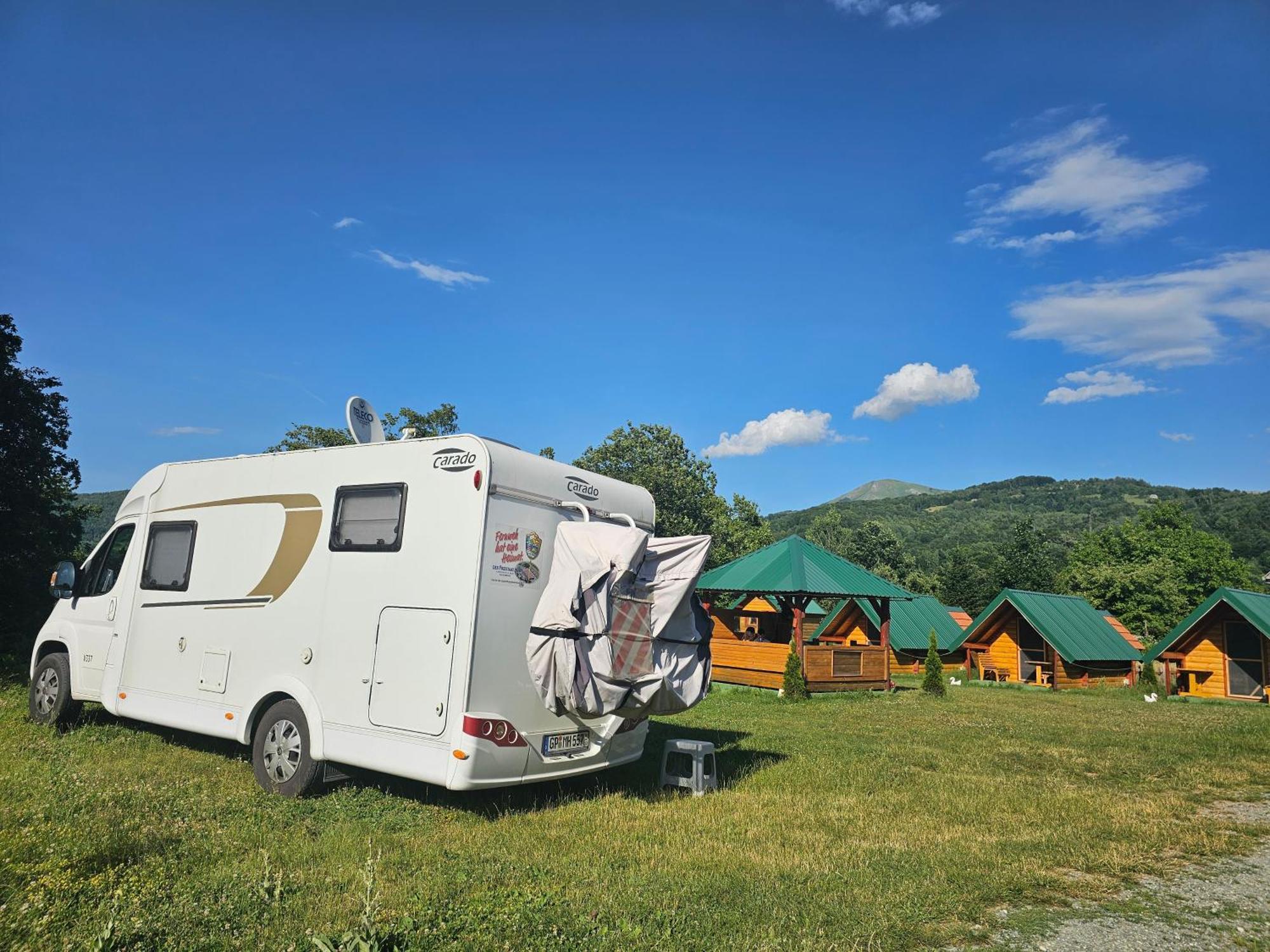 Konaci Oceva Zemlja Bungalovi Konaci Oceva Zemlja Vikendica Мойковац Екстер'єр фото