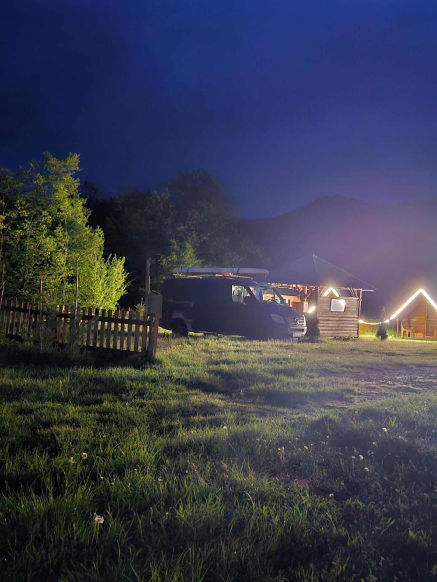 Konaci Oceva Zemlja Bungalovi Konaci Oceva Zemlja Vikendica Мойковац Екстер'єр фото
