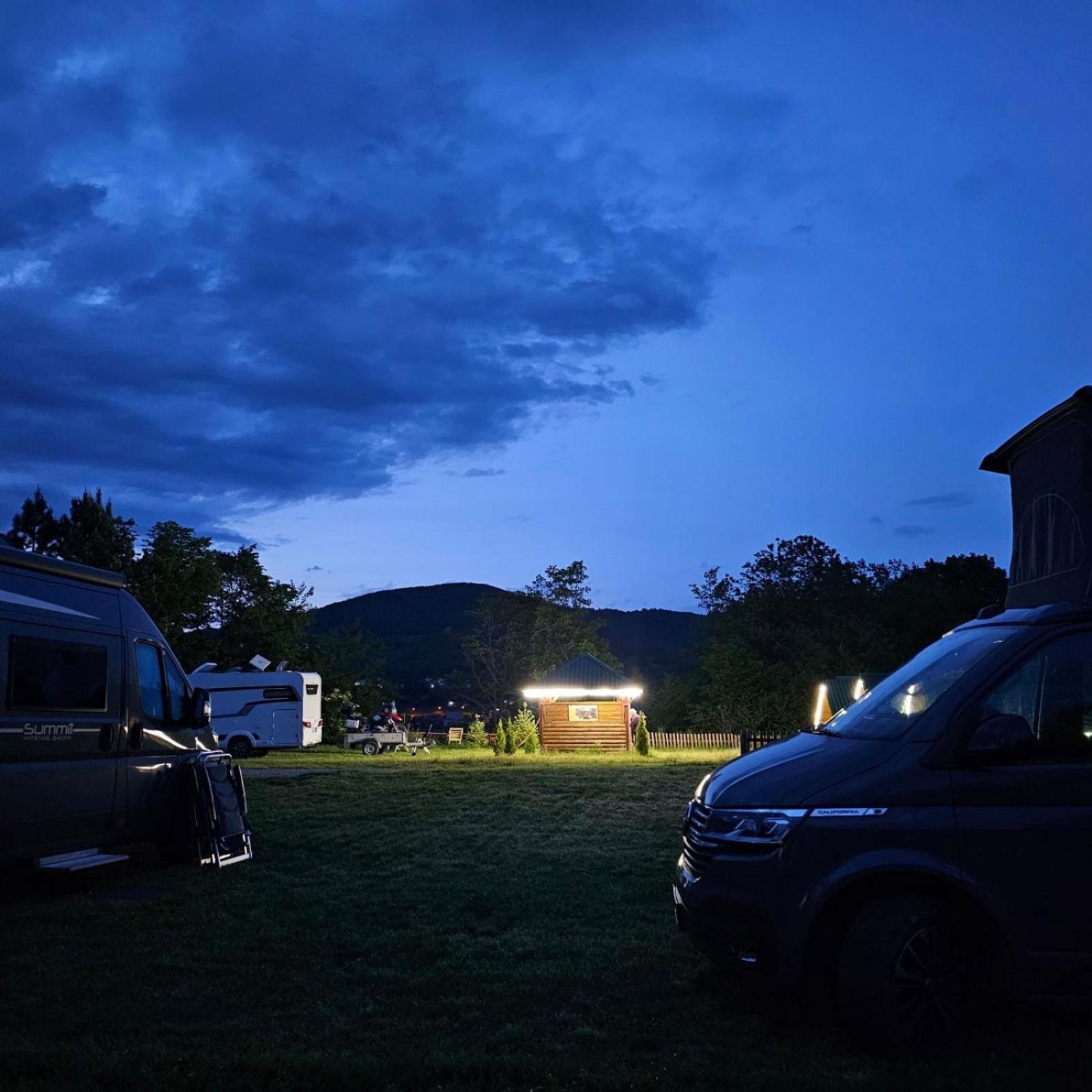 Konaci Oceva Zemlja Bungalovi Konaci Oceva Zemlja Vikendica Мойковац Екстер'єр фото