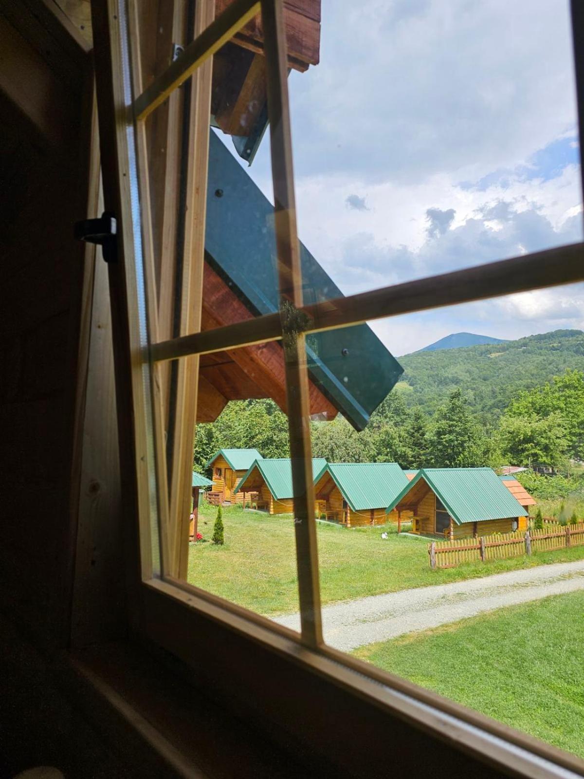 Konaci Oceva Zemlja Bungalovi Konaci Oceva Zemlja Vikendica Мойковац Екстер'єр фото
