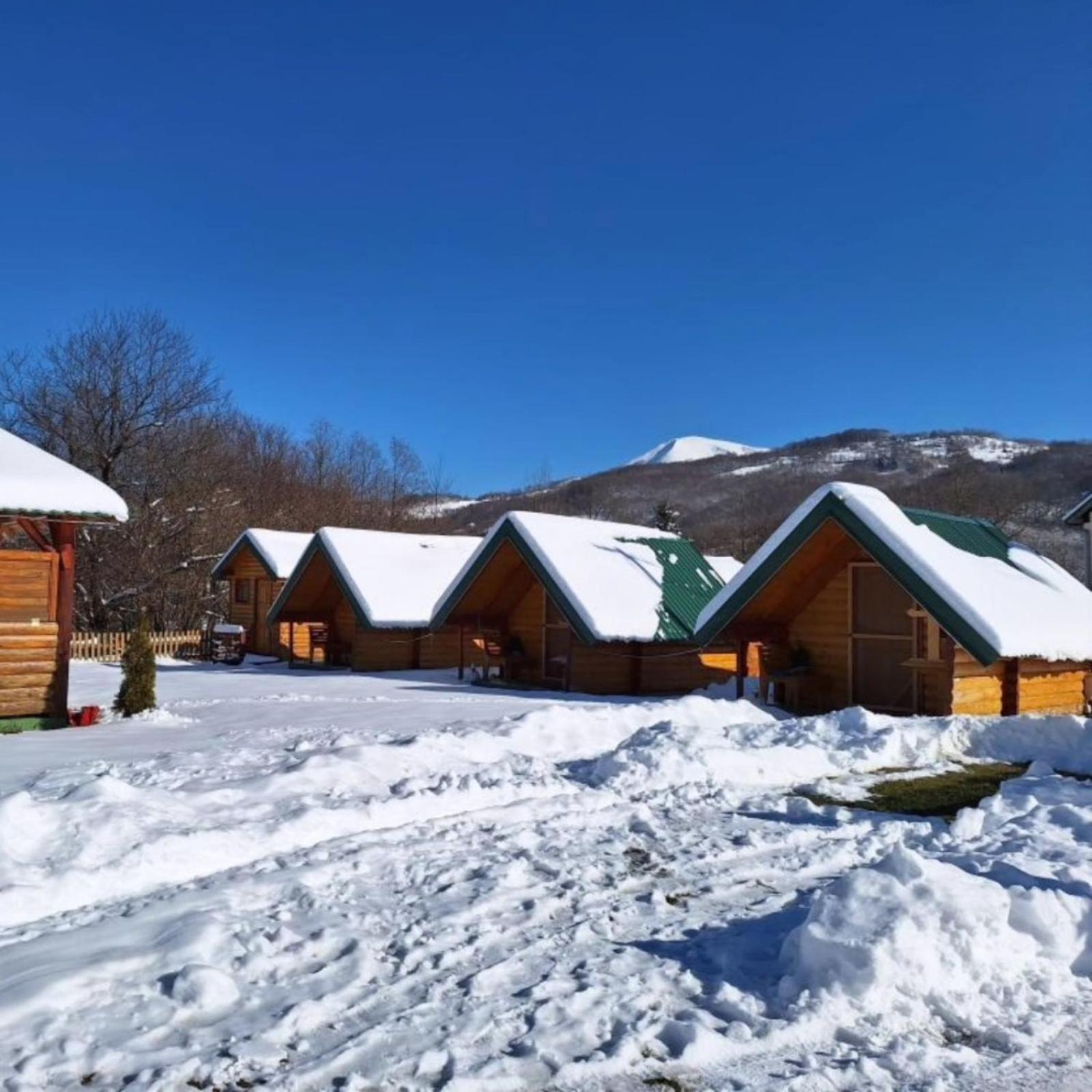 Konaci Oceva Zemlja Bungalovi Konaci Oceva Zemlja Vikendica Мойковац Екстер'єр фото