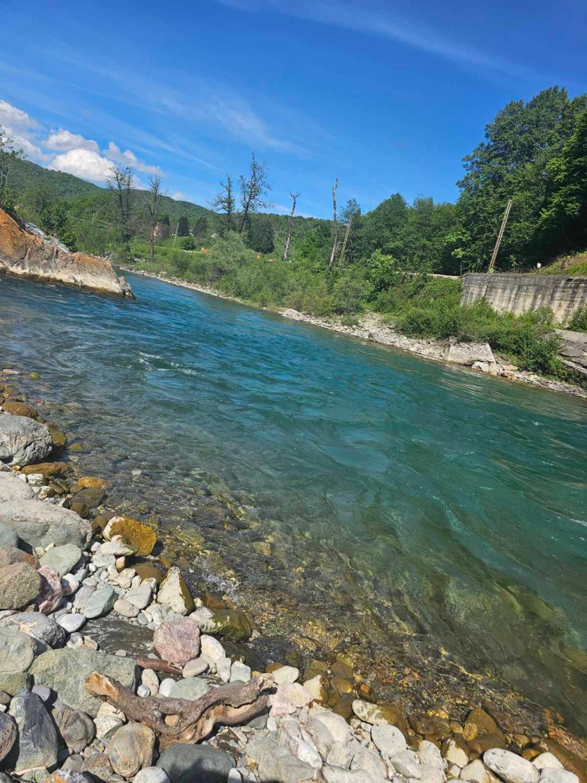 Konaci Oceva Zemlja Bungalovi Konaci Oceva Zemlja Vikendica Мойковац Екстер'єр фото