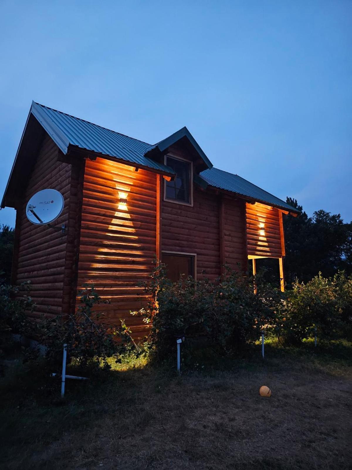 Konaci Oceva Zemlja Bungalovi Konaci Oceva Zemlja Vikendica Мойковац Екстер'єр фото