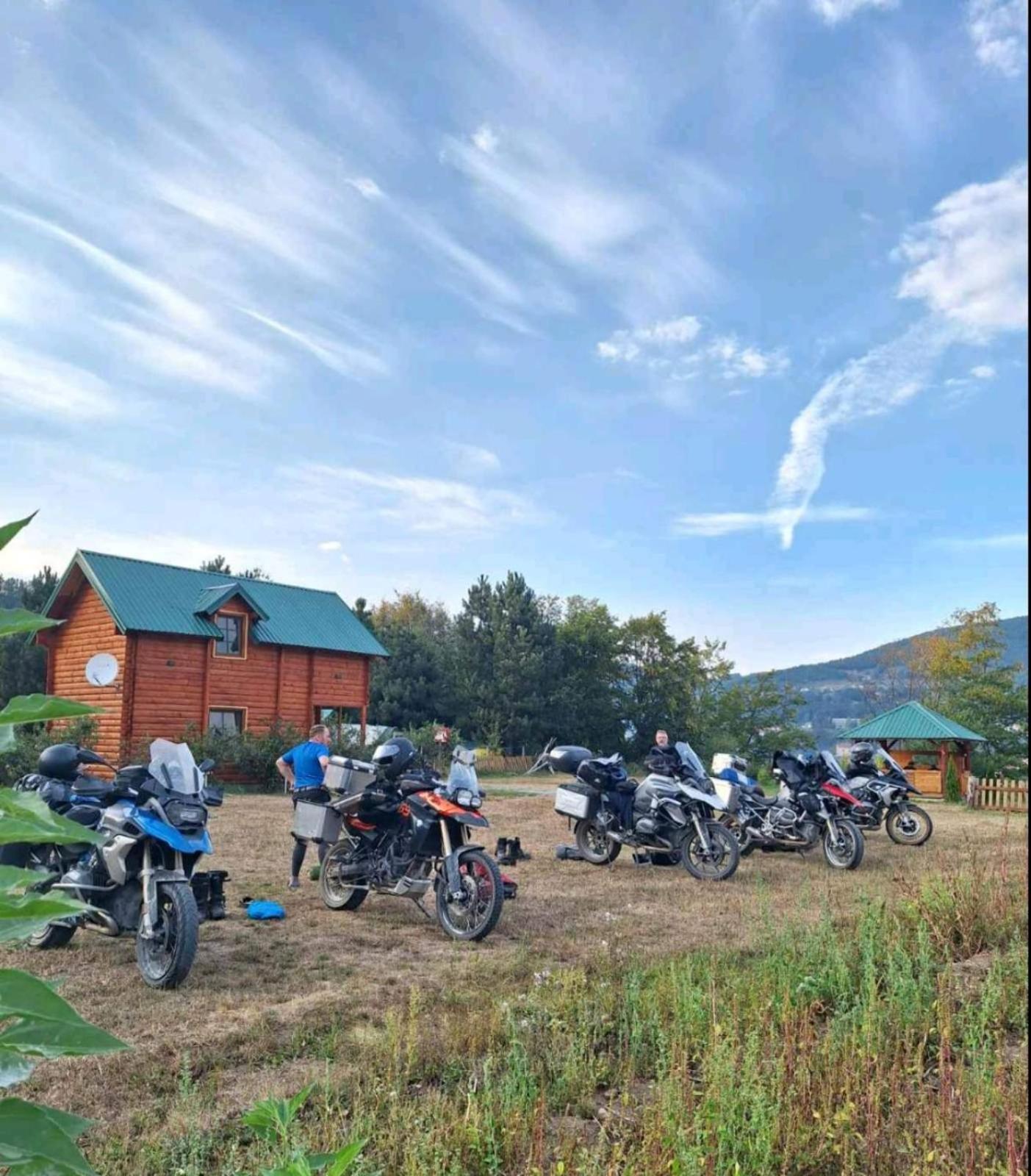Konaci Oceva Zemlja Bungalovi Konaci Oceva Zemlja Vikendica Мойковац Екстер'єр фото
