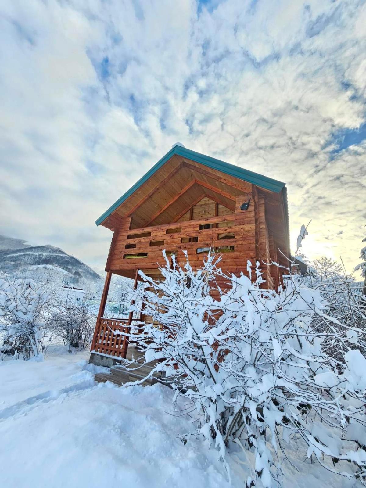Konaci Oceva Zemlja Bungalovi Konaci Oceva Zemlja Vikendica Мойковац Екстер'єр фото