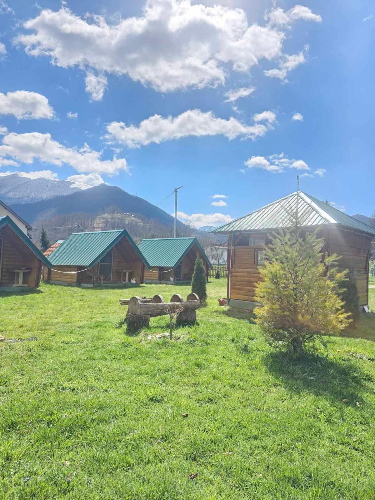 Konaci Oceva Zemlja Bungalovi Konaci Oceva Zemlja Vikendica Мойковац Екстер'єр фото