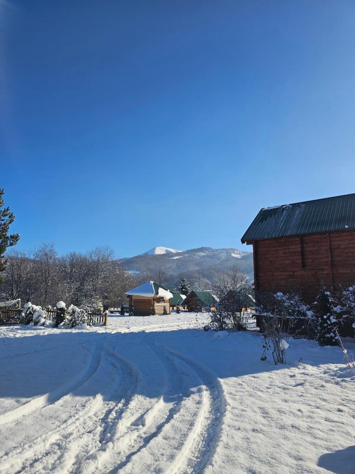 Konaci Oceva Zemlja Bungalovi Konaci Oceva Zemlja Vikendica Мойковац Екстер'єр фото
